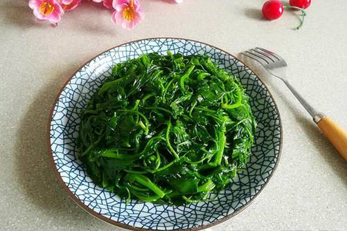 灰条菜的吃法，田里经常可以看到，做凉拌美味无比