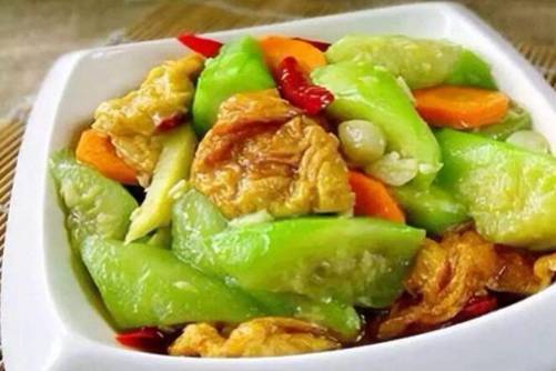 夏吃丝瓜好处多,这5种吃法,清爽下饭,第3种做法做10盘都不够吃