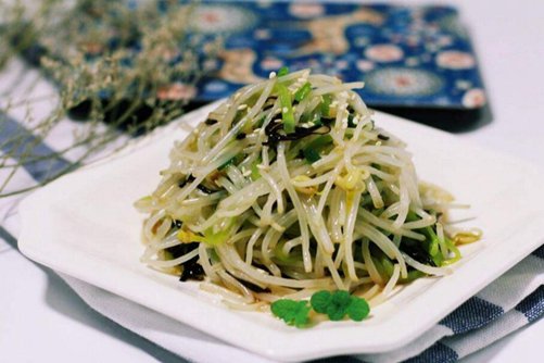 绿豆芽的做法，绿豆芽这样吃不仅味美而且营养更好