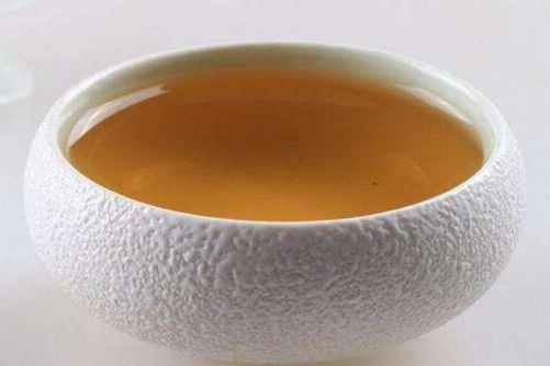 茶叶水洗脸有什么好处 滋润美白抗衰老，但这几个副作用也不要忽视