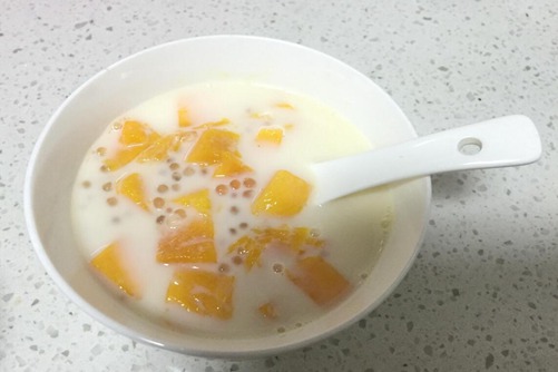 椰子汁的功效，椰子汁能降三高 这几类人不宜食用