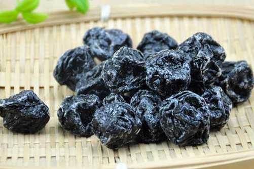 乌梅图片 任君百计相薰炙，本性依然带点酸